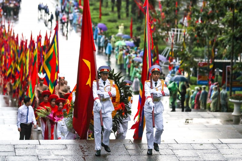 Thành kính Lễ dâng hương tưởng nhớ các Vua Hùng Thành kính Lễ dâng hương tưởng nhớ các Vua Hùng