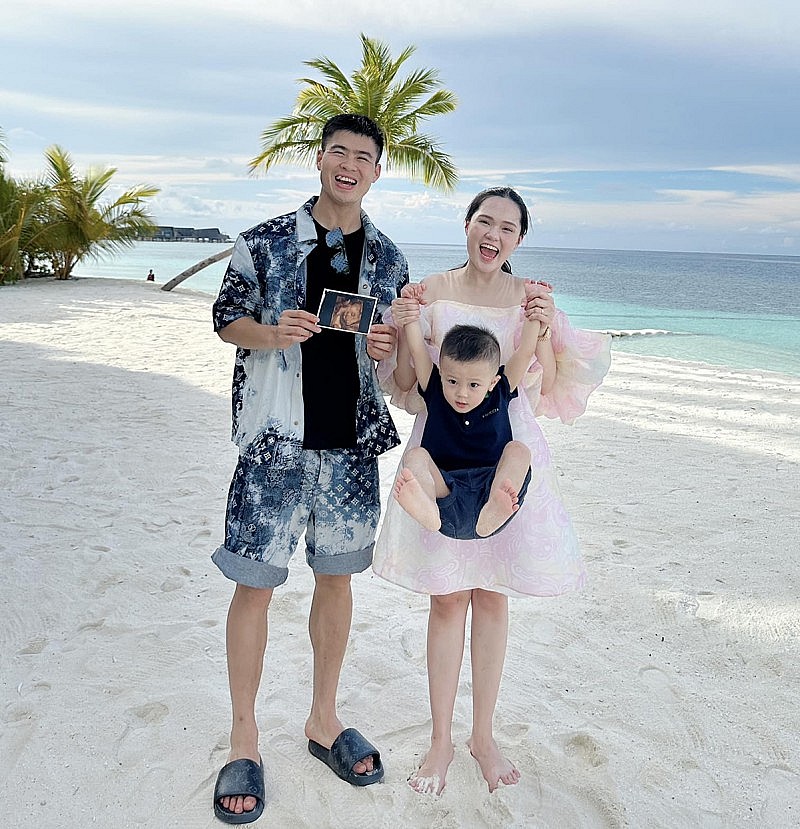 Cầu thủ Duy Mạnh báo tin vui tới bạn bè và người hâm mộ Cầu thủ Duy Mạnh báo tin vui tới bạn bè và người hâm mộ