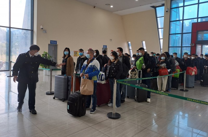 Nghỉ lễ 30/4 -1/5, lưu lượng khách qua Cửa khẩu quốc tế Hữu Nghị tăng đột biến Nghỉ lễ 30/4 -1/5, lưu lượng khách qua Cửa khẩu quốc tế Hữu Nghị tăng đột biến