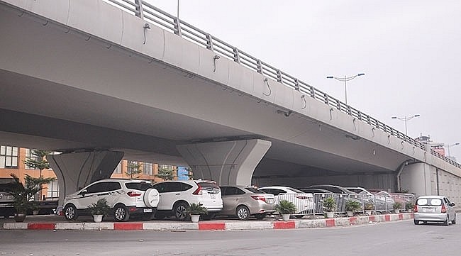 Dự án Luật Đường bộ: Có nên dùng gầm cầu cạn để trông giữ xe? Dự án Luật Đường bộ: Có nên dùng gầm cầu cạn để trông giữ xe?