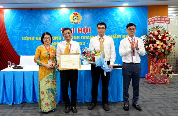 Công đoàn PV GAS Trading: Đoàn kết, đổi mới vì sự phát triển, vì lợi ích của người lao động Công đoàn PV GAS Trading: Đoàn kết, đổi mới vì sự phát triển, vì lợi ích của người lao động