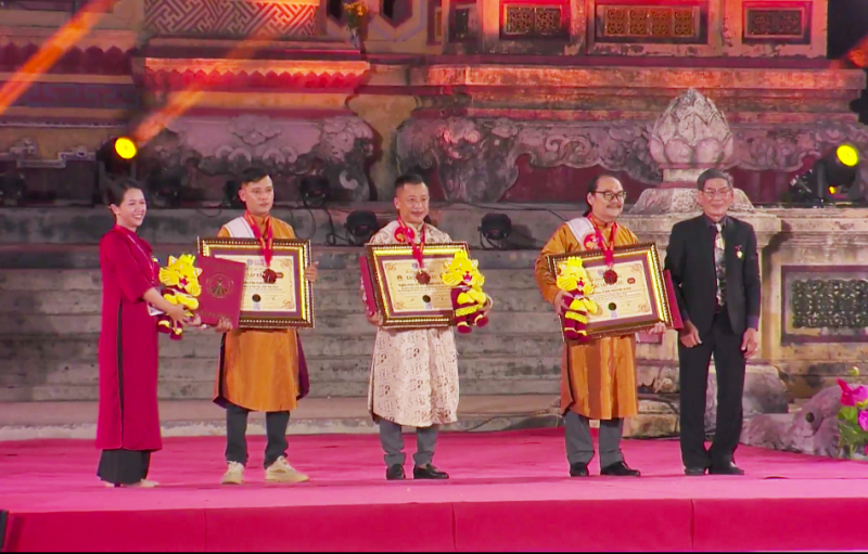 Festival nghề truyền thống Huế 2023 đạt doanh thu hơn 20 tỷ đồng Festival nghề truyền thống Huế 2023 đạt doanh thu hơn 20 tỷ đồng