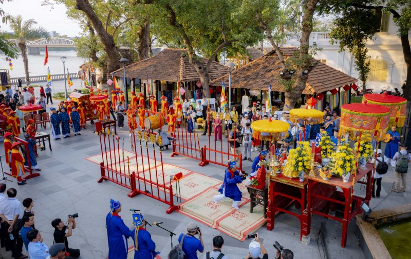 Festival nghề truyền thống Huế 2023 đạt doanh thu hơn 20 tỷ đồng Festival nghề truyền thống Huế 2023 đạt doanh thu hơn 20 tỷ đồng