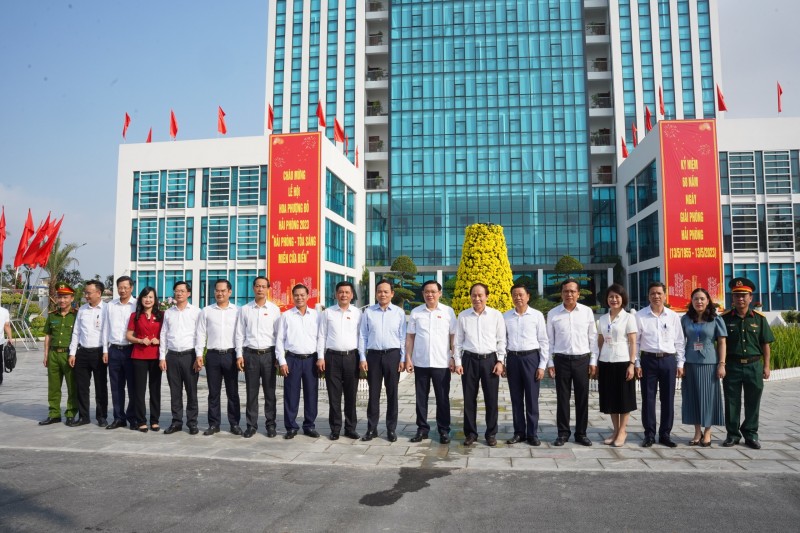 Chủ tịch Quốc hội Vương Đình Huệ tiếp xúc cử tri TP Hải Phòng Chủ tịch Quốc hội Vương Đình Huệ tiếp xúc cử tri TP Hải Phòng