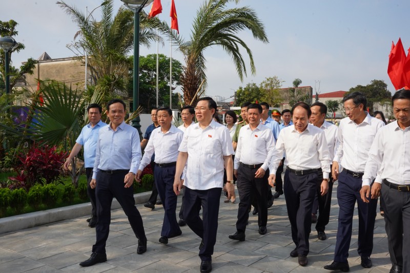 Chủ tịch Quốc hội Vương Đình Huệ tiếp xúc cử tri TP Hải Phòng Chủ tịch Quốc hội Vương Đình Huệ tiếp xúc cử tri TP Hải Phòng