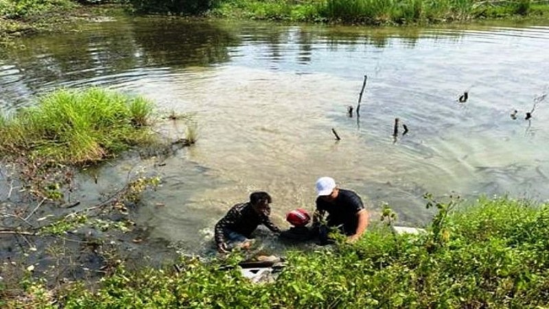 Thanh Hóa: Kịp thời cứu người say nắng lao xe xuống mương nước
