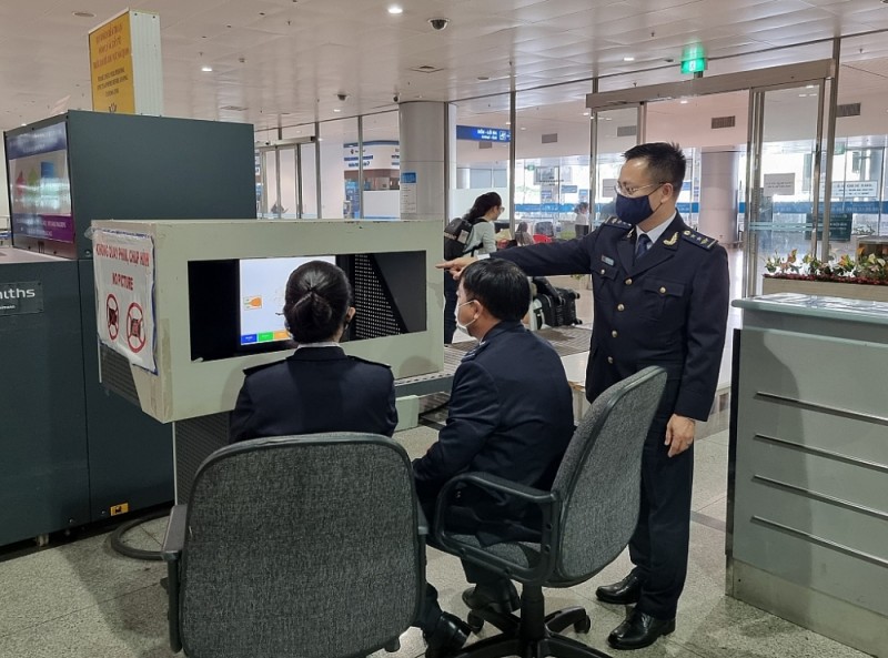 Hàng loạt giám đốc doanh nghiệp bị tạm hoãn xuất cảnh vị nợ thuế Hàng loạt giám đốc doanh nghiệp bị tạm hoãn xuất cảnh vị nợ thuế