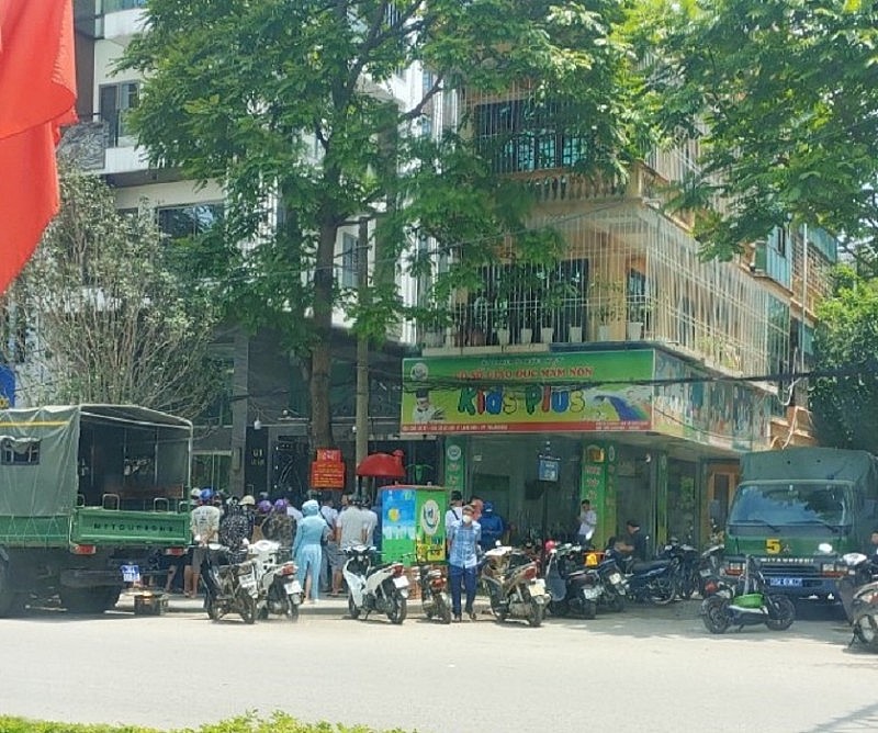 Hàng chục cảnh sát Thanh Hóa chốt chặn trước nhà trùm giang hồ Tuấn ‘thần đèn’ Hàng chục cảnh sát Thanh Hóa chốt chặn trước nhà trùm giang hồ Tuấn ‘thần đèn’