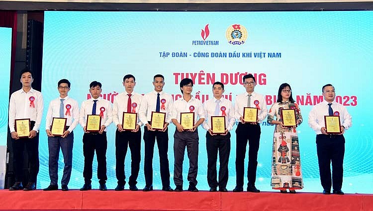 Trong số 60 nhân vật được CĐ DKVN tôn vinh “NLĐ Dầu khí tiêu biểu năm 2022”, PV GAS đóng góp 5 điển hình xuất sắc từ các đơn vị Trong số 60 nhân vật được CĐ DKVN tôn vinh “NLĐ Dầu khí tiêu biểu năm 2022”, PV GAS đóng góp 5 điển hình xuất sắc từ các đơn vị