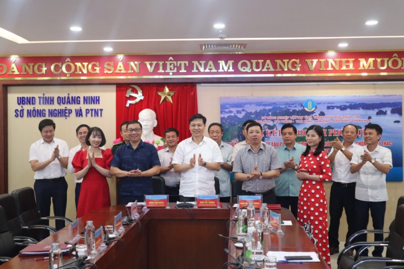 Sở NN&PTNT 6 tỉnh, thành phố ký kết về kiểm tra, kiểm soát tàu cá, thủy sản khai thác và chống khai thác IUU.
