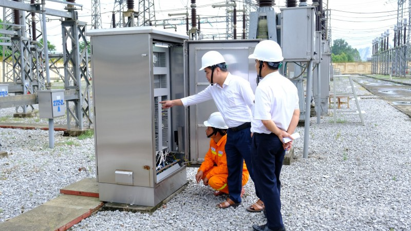Đảm bảo an toàn cho lưới truyền tải điện quốc gia trong mùa nắng nóng Đảm bảo an toàn cho lưới truyền tải điện quốc gia trong mùa nắng nóng
