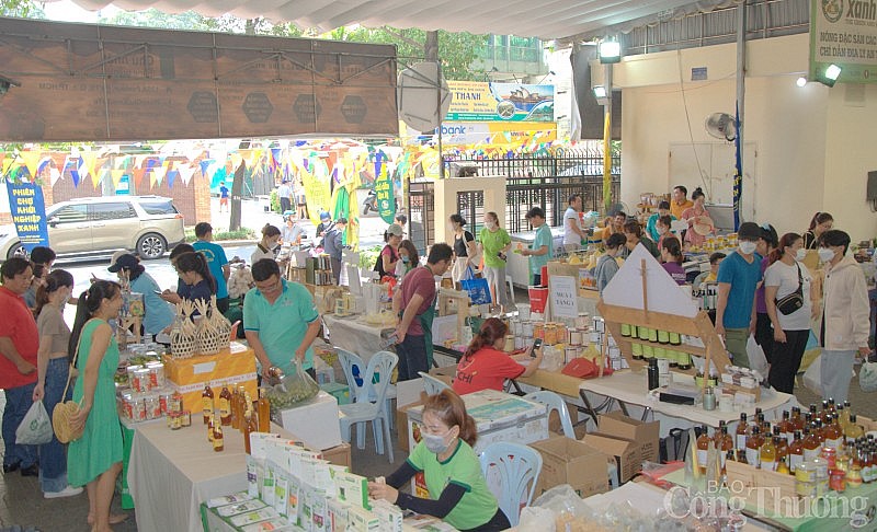 Phiên chợ xanh tử tế: Hàng trăm sản phẩm nông đặc sản phục vụ người tiêu dùng TP. Hồ Chí Minh