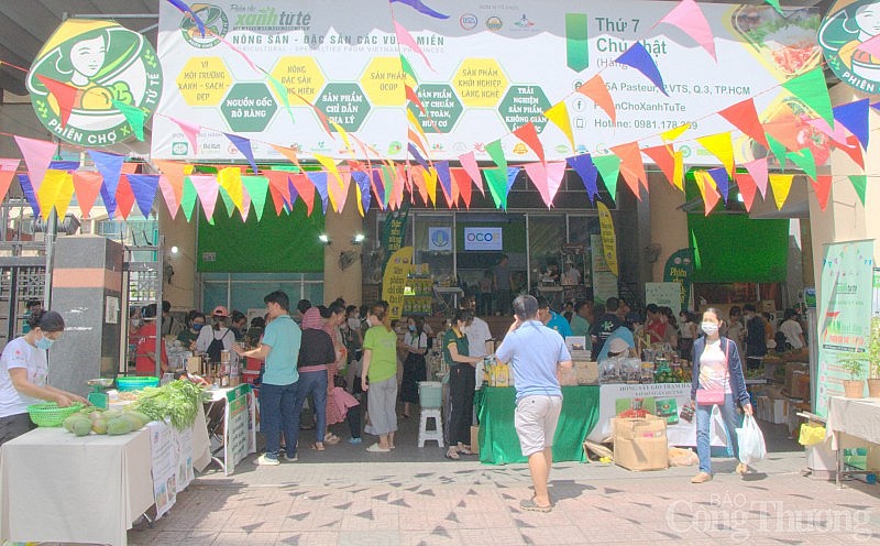 Phiên chợ xanh tử tế: Hàng trăm sản phẩm nông đặc sản phục vụ người tiêu dùng TP. Hồ Chí Minh