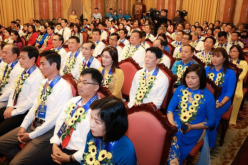 Các điển hình tiên tiến tham dự buổi gặp mặt. Ảnh: Hải Nguyễn