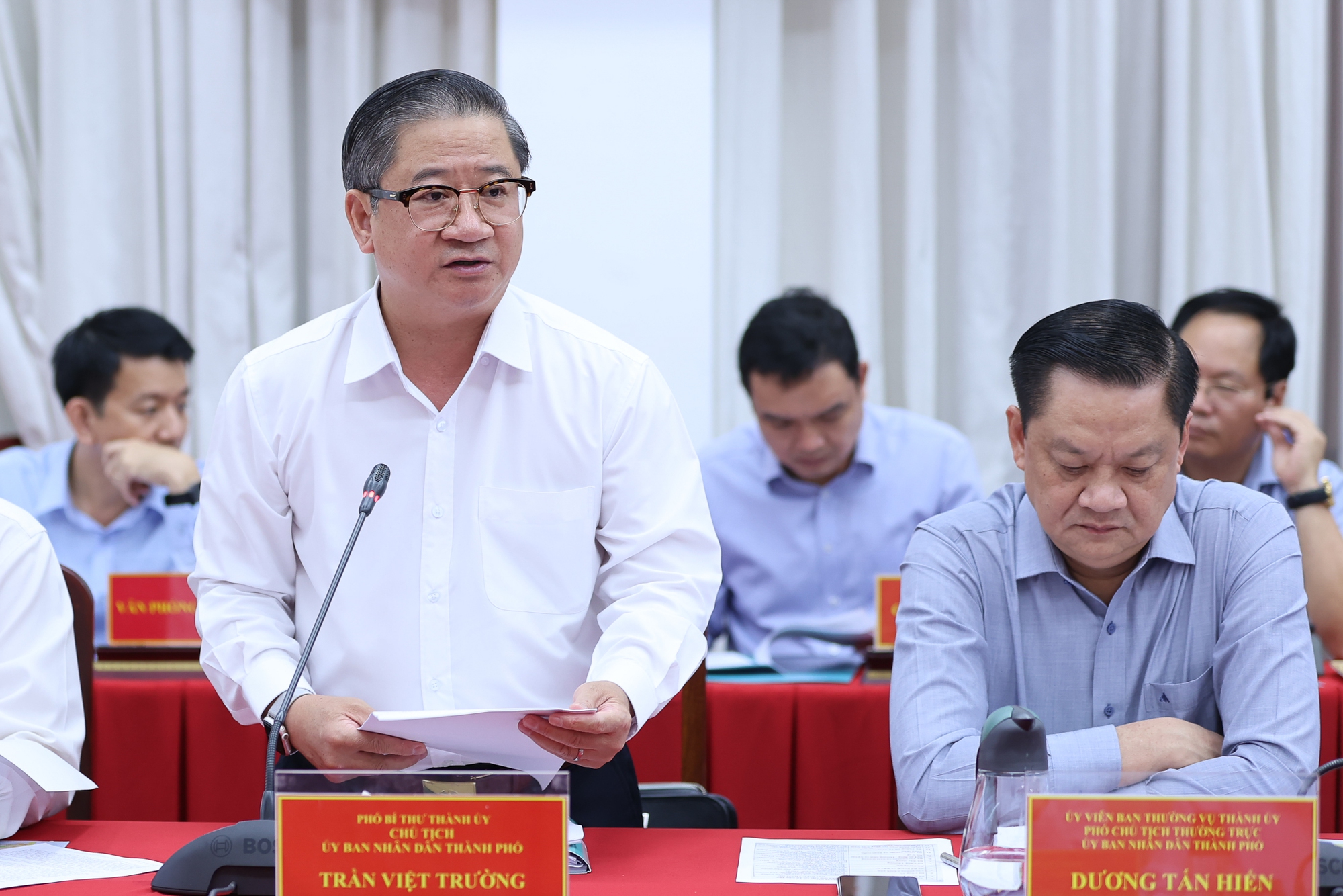 Thủ tướng làm rõ trách nhiệm, giải quyết rốt ráo các khó khăn, vướng mắc để Cần Thơ phát triển - Ảnh 4. Thủ tướng làm rõ trách nhiệm, giải quyết rốt ráo các khó khăn, vướng mắc để Cần Thơ phát triển - Ảnh 4.