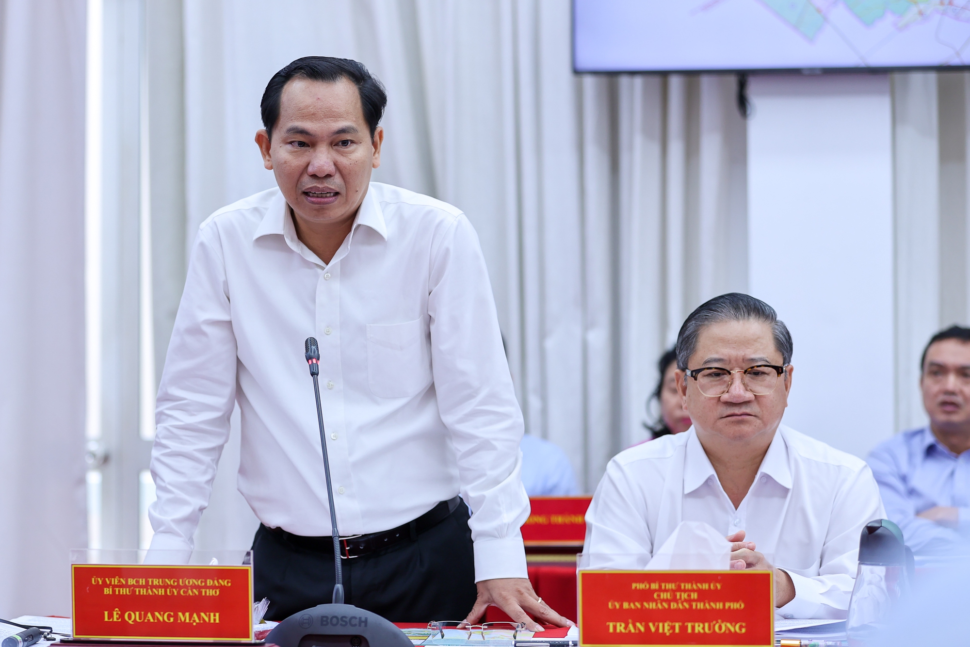 Thủ tướng làm rõ trách nhiệm, giải quyết rốt ráo các khó khăn, vướng mắc để Cần Thơ phát triển - Ảnh 3. Thủ tướng làm rõ trách nhiệm, giải quyết rốt ráo các khó khăn, vướng mắc để Cần Thơ phát triển - Ảnh 3.