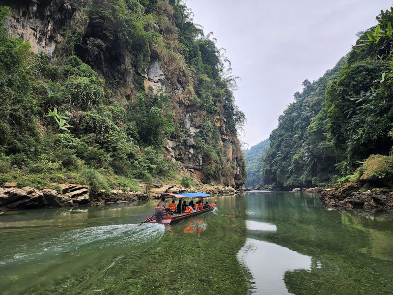 Hồi sinh tour du lịch sông Chảy hấp dẫn trên miền cao nguyên trắng Bắc Hà Hồi sinh tour du lịch sông Chảy hấp dẫn trên miền cao nguyên trắng Bắc Hà