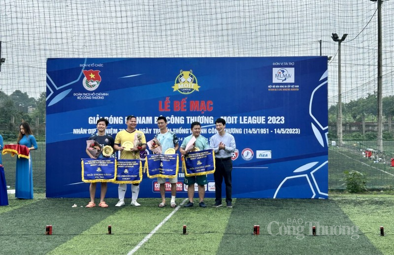 trao Giải cho các Đội bóng đạt Giải Phong cách