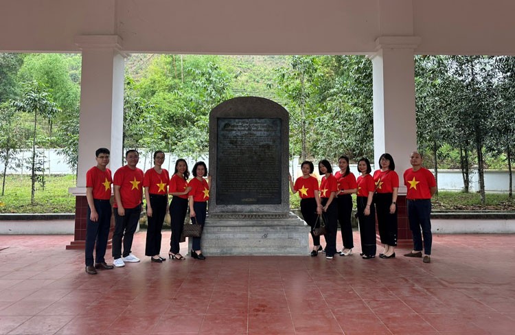 Cục TMĐT và KTS đẩy mạnh thi đua, chào mừng 72 năm ngày truyền thống ngành Công Thương Việt Nam Cục TMĐT và KTS đẩy mạnh thi đua, chào mừng 72 năm ngày truyền thống ngành Công Thương Việt Nam