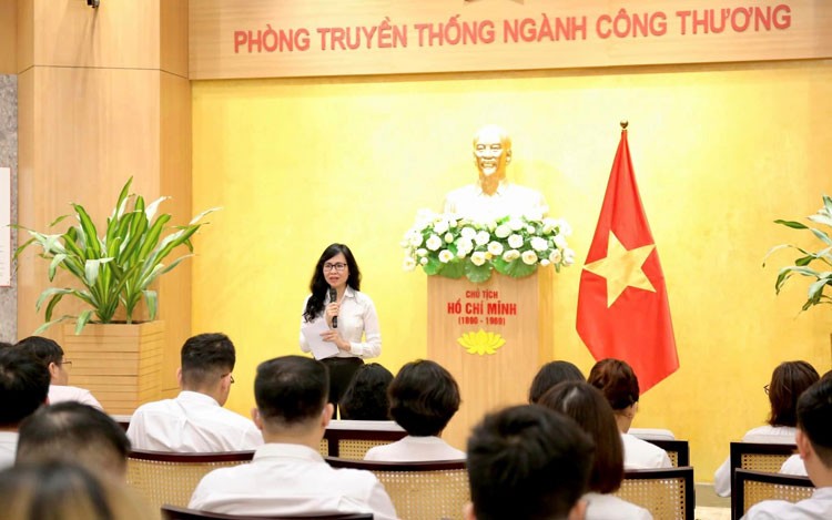 Cục TMĐT và KTS đẩy mạnh thi đua, chào mừng 72 năm ngày truyền thống ngành Công Thương Việt Nam Cục TMĐT và KTS đẩy mạnh thi đua, chào mừng 72 năm ngày truyền thống ngành Công Thương Việt Nam