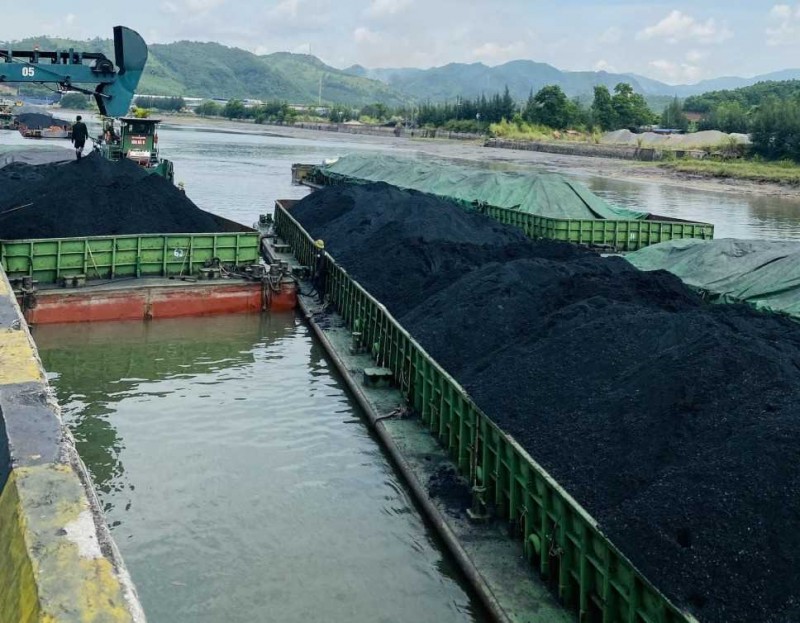 Công ty Tuyển Than Hòn Gai đang tập trung đầu tư cải tạo nâng cao năng lực dỡ tải và bốc rót tiêu thụ than cụm cảng Làng Khánh Công ty Tuyển Than Hòn Gai đang tập trung đầu tư cải tạo nâng cao năng lực dỡ tải và bốc rót tiêu thụ than cụm cảng Làng Khánh