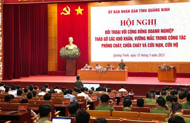 Công an tỉnh và các sở, ban, ngành, địa phương liên quan đã giải đáp các thắc mắc, kiến nghị của doanh nghiệp tại hội nghị.