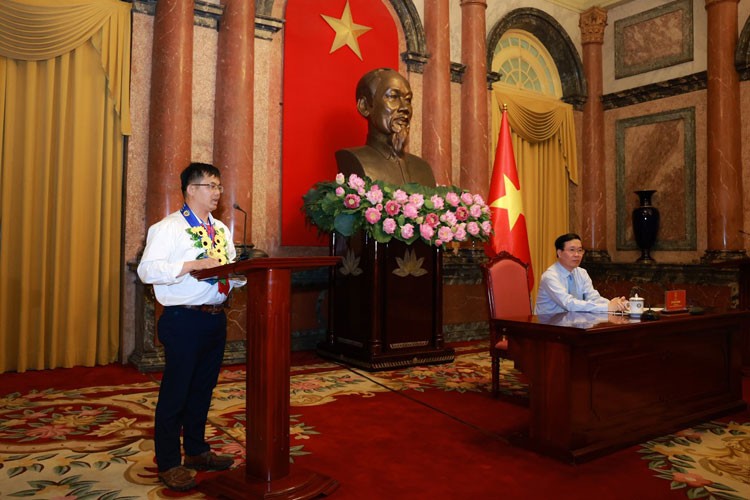 Công đoàn Phân bón Cà Mau vinh dự nhận khen thưởng cấp nhà nước Công đoàn Phân bón Cà Mau vinh dự nhận khen thưởng cấp nhà nước