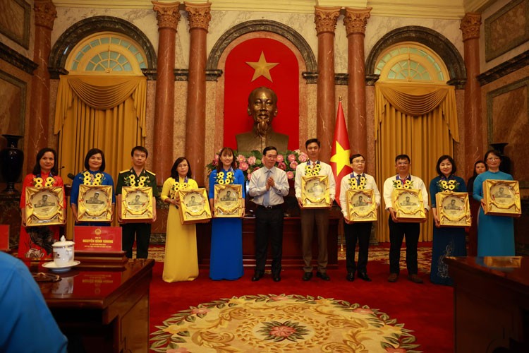 Công đoàn Phân bón Cà Mau vinh dự nhận khen thưởng cấp nhà nước