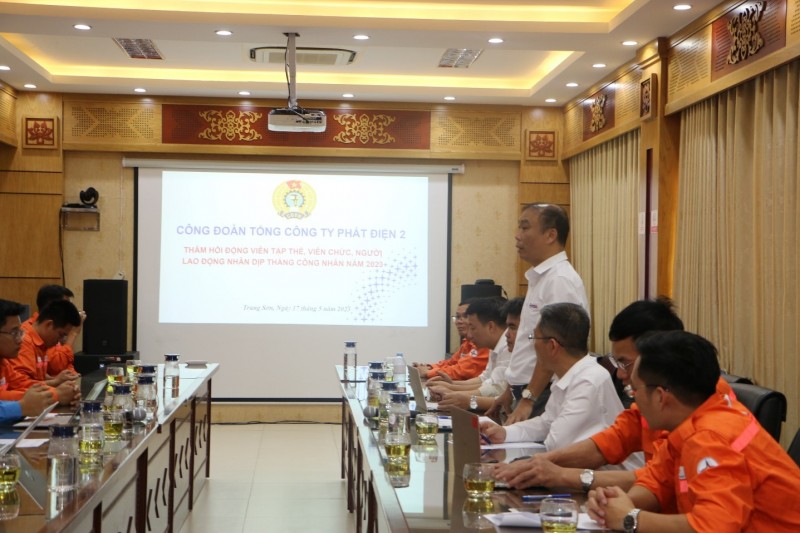 Đồng chí Vũ Hữu Phúc  - Chủ tịch kiêm Giám đốc Công ty phát biểu tại buổi làm việc