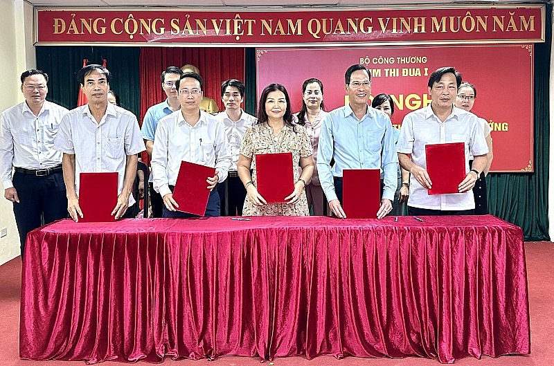 Cụm Thi đua số 1 khối Sở Công Thương ký giao ước thi đua năm 2023