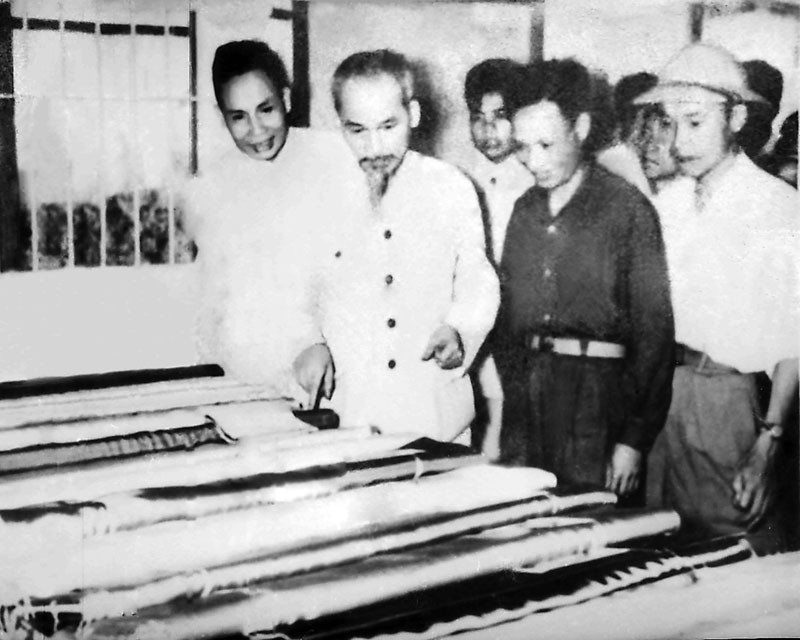 Ngành Công Thương làm theo lời Bác: Để Xuân sau hơn Xuân này Ngành Công Thương làm theo lời Bác: Để Xuân sau hơn Xuân này