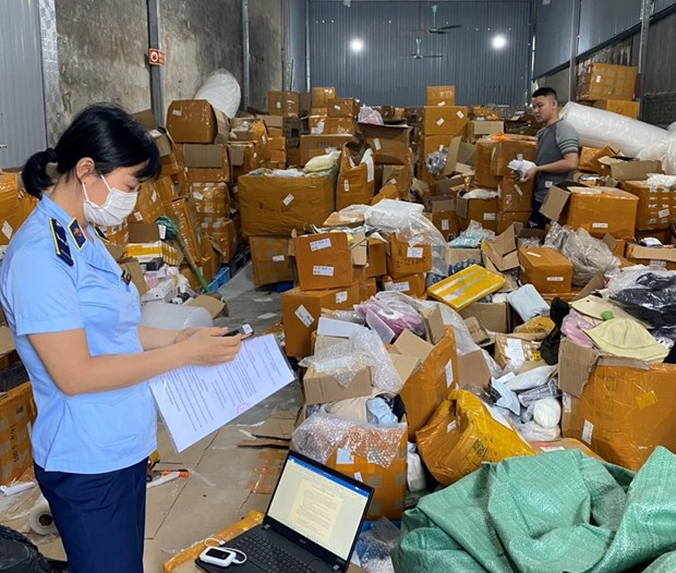 Hà Nội: Tạm giữ hàng nghìn mỹ phẩm, đồ gia dụng có dấu hiệu vi phạm hình ảnh 1 Ha Noi: Tam giu hang nghin my pham, do gia dung co dau hieu vi pham hinh anh 1