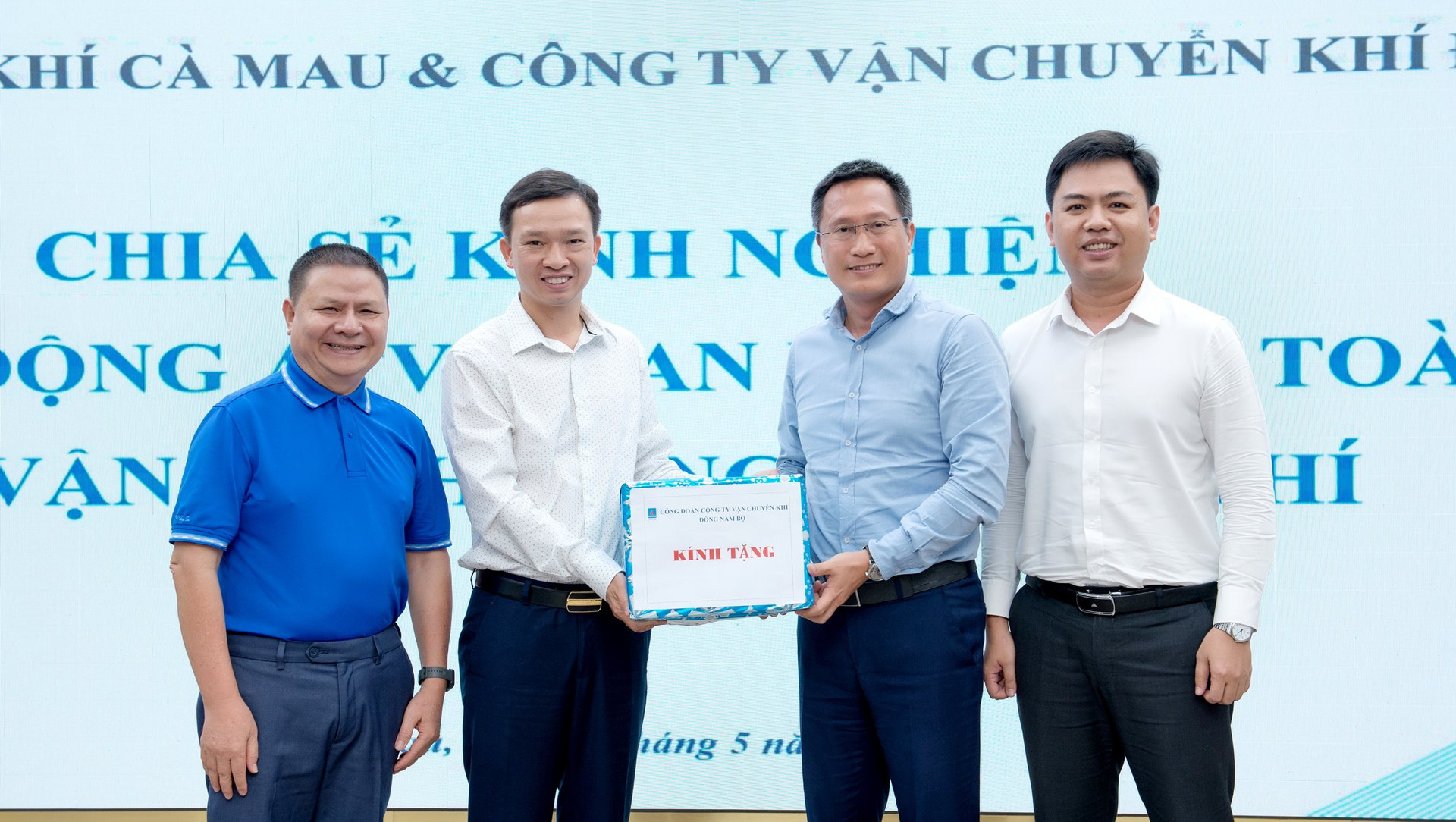 KĐN tích cực hưởng ứng Tháng Công nhân và Tháng hành động về ATVSLĐ năm 2023 1.-lanh-dao-2-don-vi.jpg