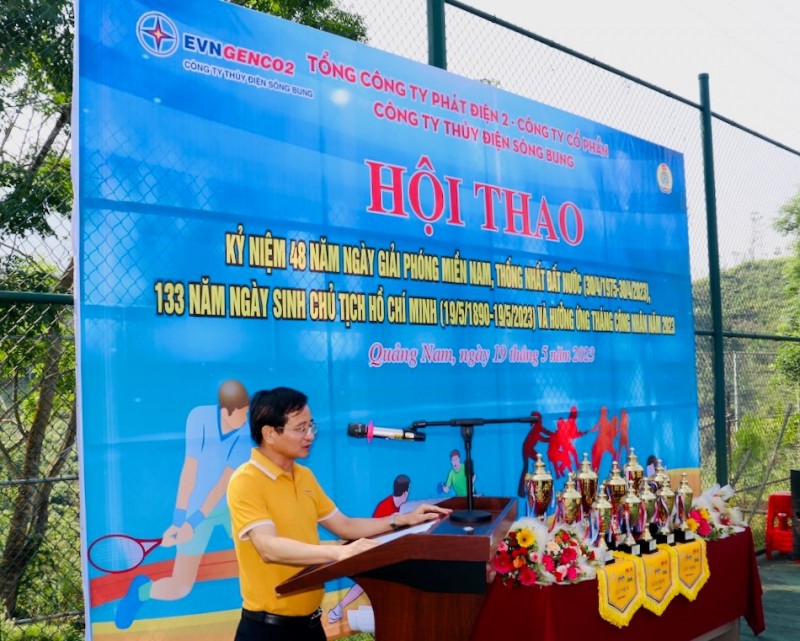 Ông Vương Thành Chung - Chủ tịch Công đoàn , Phó Giám đốc Công ty (Trưởng BTC giải) phát biểu khai mạc.