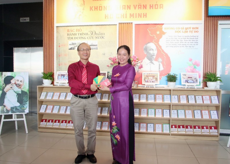 Trường Cao đẳng Kinh tế Đối ngoại khánh thành không gian văn hóa Hồ Chí Minh Trường Cao đẳng Kinh tế Đối ngoại khánh thành không gian văn hóa Hồ Chí Minh