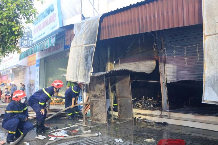 Đến 5h ngày 25/5, đám cháy đã được khống chế và dập tắt hoàn toàn. Ảnh: Công an TP Hải Phòng. Đến 5h ngày 25/5, đám cháy đã được khống chế và dập tắt hoàn toàn. Ảnh: Công an TP Hải Phòng.