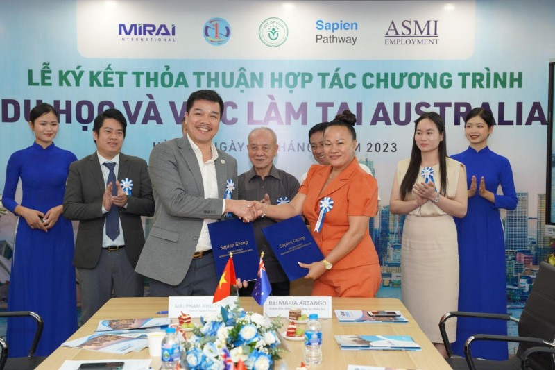 Lễ ký kết diễn ra với sự chứng kiến của Đại tướng Phạm Văn Trà, ông Đỗ Thanh Sơn và các vị khách mời.