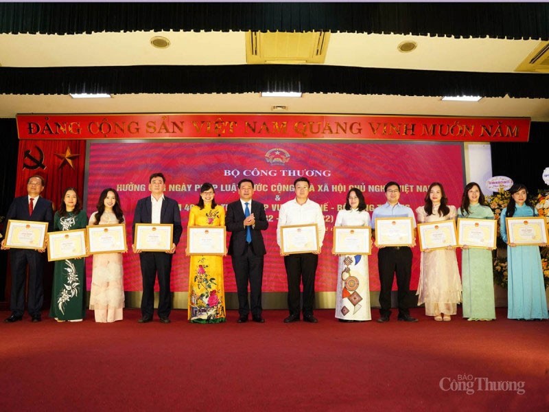 Thực hiện nhiệm vụ tăng cường pháp chế trong ngành Công Thương Thực hiện nhiệm vụ tăng cường pháp chế trong ngành Công Thương