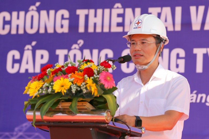 Ông Lê Hoàng Anh Dũng - Phó Tổng giám đốc EVNCPC, Trưởng Ban chỉ huy PCTT&TKCN EVNCPC đánh giá, rút kinh nghiệm, kết luận và chỉ đạo sau diễn tập Ông Lê Hoàng Anh Dũng - Phó Tổng giám đốc EVNCPC, Trưởng Ban chỉ huy PCTT&TKCN EVNCPC đánh giá, rút kinh nghiệm, kết luận và chỉ đạo sau diễn tập