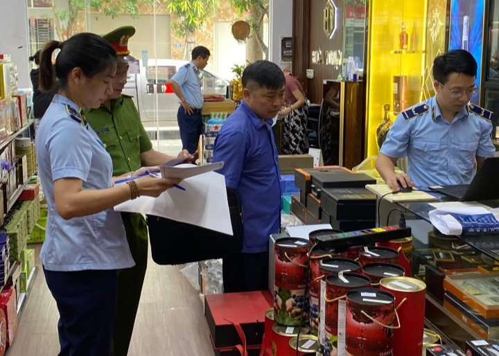 Bắc Giang: Xử phạt 97,5 triệu đồng về vi phạm trong kinh doanh rượu và thuốc lá điếu nhập lậu Bắc Giang: Xử phạt 97,5 triệu đồng về vi phạm trong kinh doanh rượu và thuốc lá điếu nhập lậu