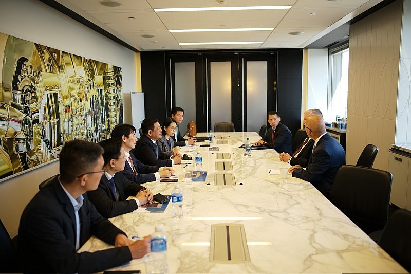 Lãnh đạo Bộ Công Thương làm việc với Tập đoàn Boeing (Hoa Kỳ) bên lề Hội nghị Bộ trưởng Thương mại APEC và Hội nghị Bộ trưởng Thương mại Khuôn khổ kinh tế Ấn Độ Dương – Thái Bình Dương (IPEF) tại thành phố Detroit, Hoa Kỳ. Lãnh đạo Bộ Công Thương làm việc với Tập đoàn Boeing (Hoa Kỳ) bên lề Hội nghị Bộ trưởng Thương mại APEC và Hội nghị Bộ trưởng Thương mại Khuôn khổ kinh tế Ấn Độ Dương – Thái Bình Dương (IPEF) tại thành phố Detroit, Hoa Kỳ.