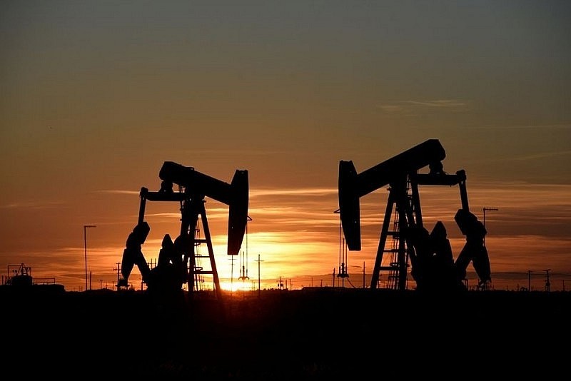 Các giắc máy bơm hoạt động trong một mỏ dầu ở Texas, Mỹ (ảnh: Reuters) Các giắc máy bơm hoạt động trong một mỏ dầu ở Texas, Mỹ (ảnh: Reuters)
