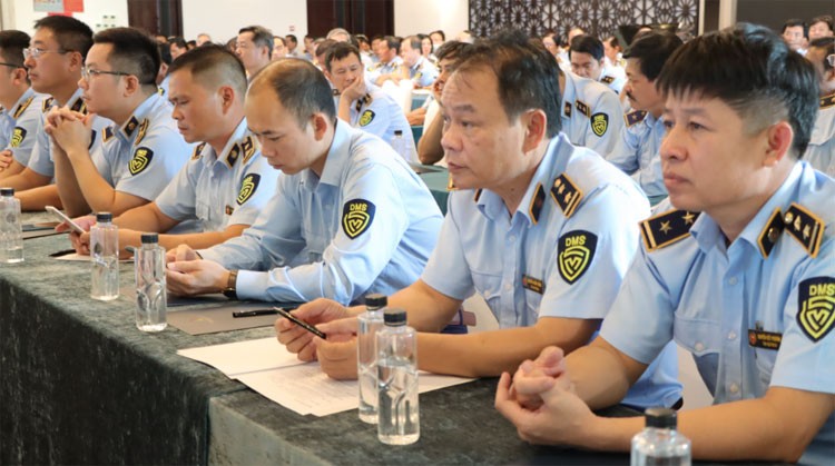 Tăng cường công tác xây dựng Đảng, xây dựng lực lượng quản lý thị trường chính quy, chuyên nghiệp, hiện đại Tăng cường công tác xây dựng Đảng, xây dựng lực lượng quản lý thị trường chính quy, chuyên nghiệp, hiện đại