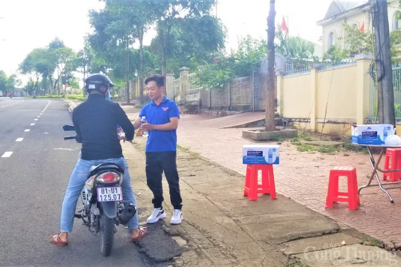 Gia Lai: Hơn 400 đoàn viên thanh niên ngành điện “Đồng hành với khách hàng mùa nắng nóng” Gia Lai: Hơn 400 đoàn viên thanh niên ngành điện “Đồng hành với khách hàng mùa nắng nóng”