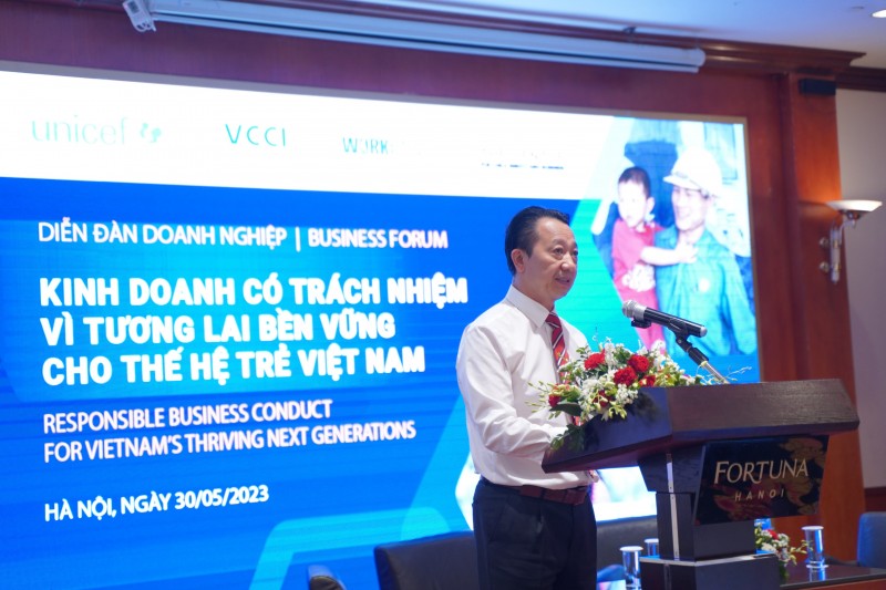 Kinh doanh có trách nhiệm vì tương lai bền vững của thế hệ trẻ Việt Nam Kinh doanh có trách nhiệm vì tương lai bền vững của thế hệ trẻ Việt Nam