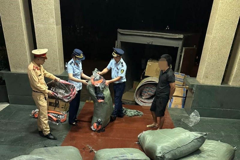 Một số lượng lớn hàng hóa giả mạo nhãn hiệu bị lực lượng chức năng tỉnh Quảng Ninh phát hiện