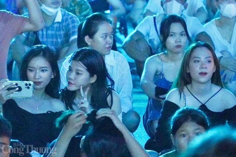 Biển người đổ về Lễ khai mạc Festival Biển Nha Trang 2023