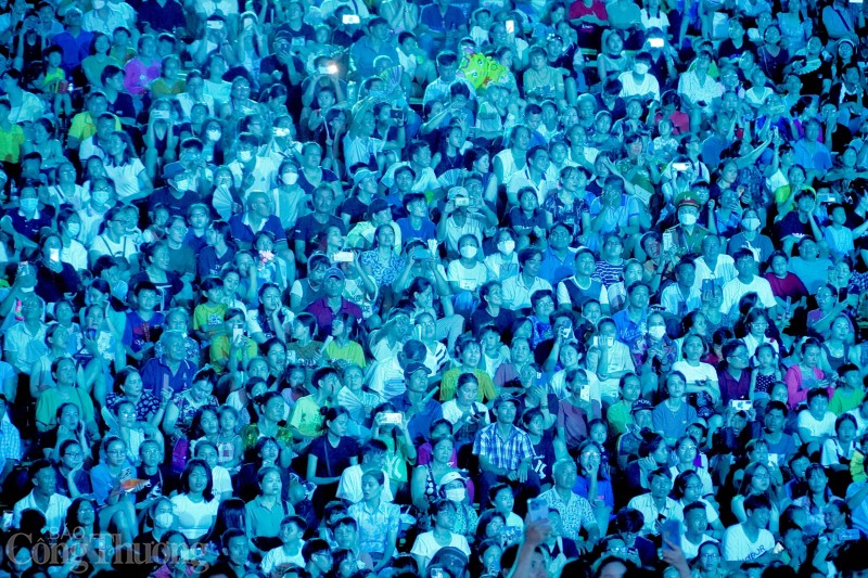 Biển người đổ về Lễ khai mạc Festival Biển Nha Trang 2023