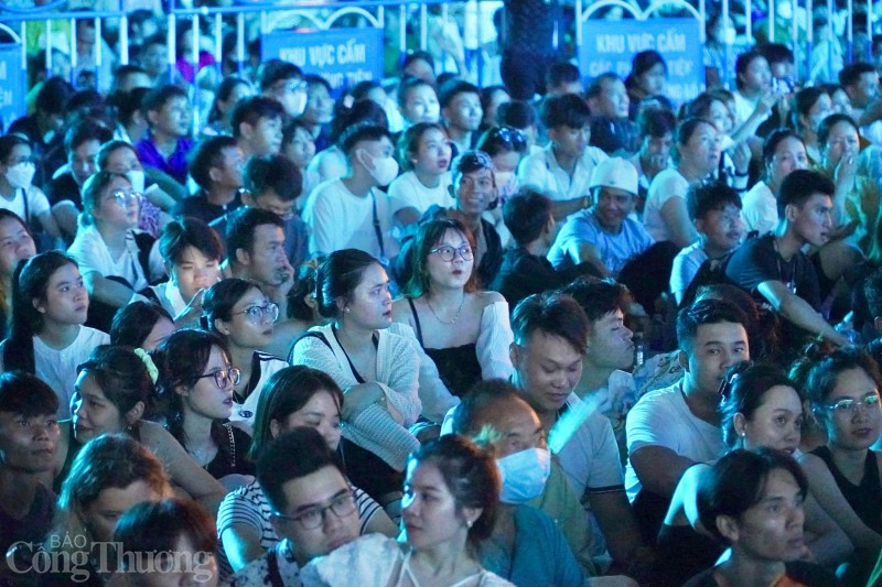 Biển người đổ về Lễ khai mạc Festival Biển Nha Trang 2023