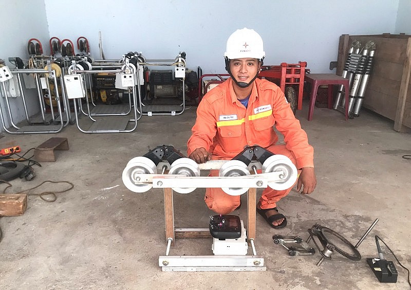 Đinh Văn Thảo với những sáng kiến tiền tỷ cho ngành truyền tải điện Đinh Văn Thảo với những sáng kiến tiền tỷ cho ngành truyền tải điện